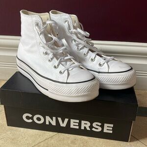 White platform Converse women’s sneakers - practically new, worn once
